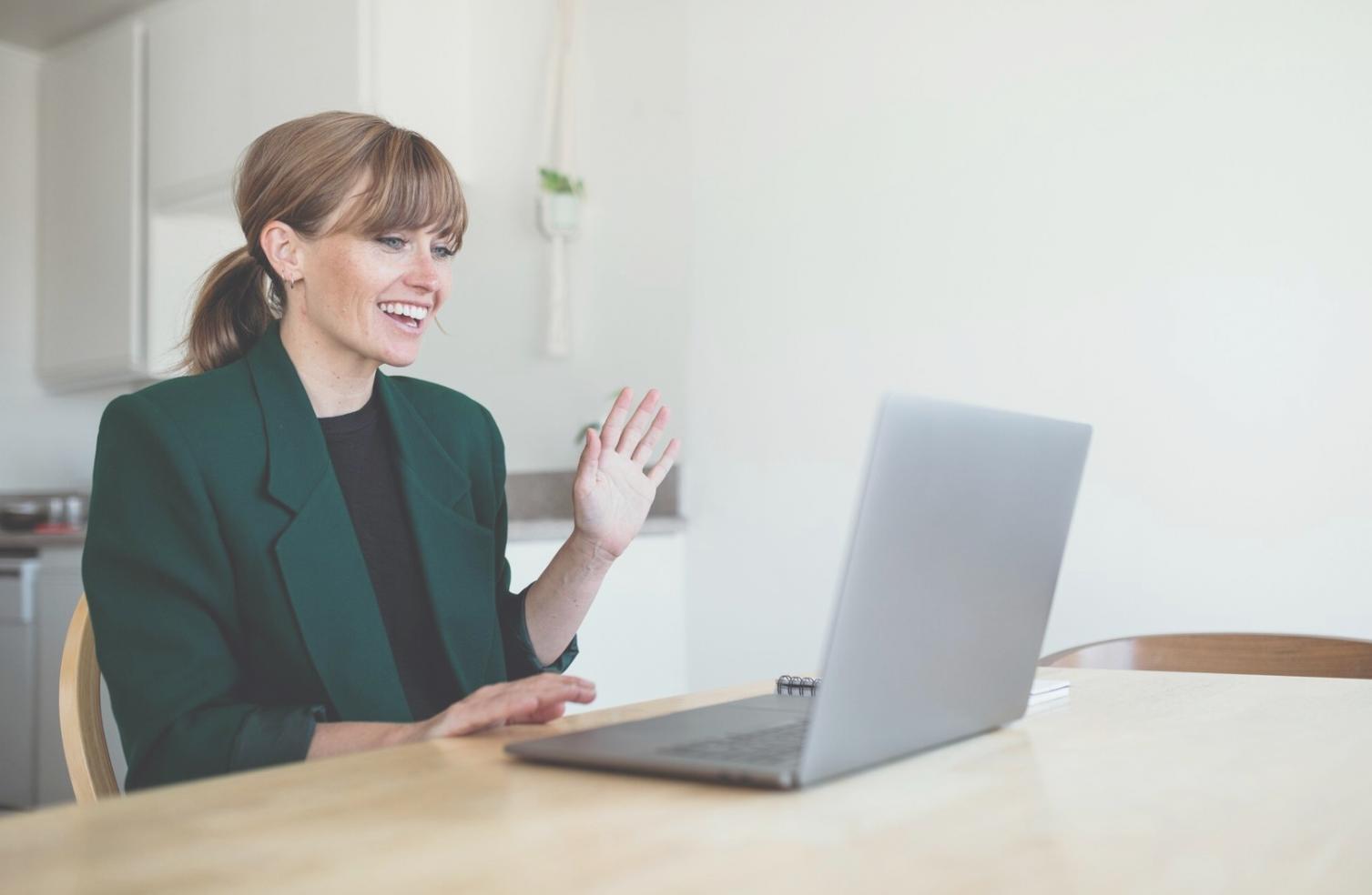 Professional financial communication training session with collaborative learning environment